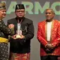 Direktur Jenderal Permasyarakatan (Dirjenpas), Reynhard Saut Poltak Silitonga menerima BNPT Awards 2023 dari Kepala BNPT RI, Komjen Pol. Prof. Dr. H. Rycko Amelza Dahniel di Jakarta, Jumat (28/7/2023). (Ist)