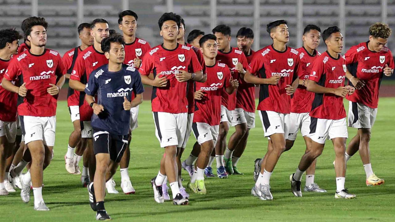 FOTO: Jelang Piala AFF U-23 2025, Timnas Indonesia Panaskan Mesin di Stadion Madya Jakarta
