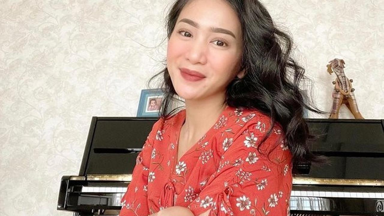 Setiap sudut rumah Bunga Zainal terlihat sangat estetis.