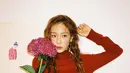 Taeyeon sukses bikin para fans makin jatuh hati dengan rambut kepang dua andalannya. Tak hanya peachy makeup yang membuat Taeyeon terlihat lebih muda, ternyata ada juga freckles makeup. Menolak tua pesona Taeyeon makin menjadi-jadi. (Liputan6.com/IG/@taeyeon_ss)