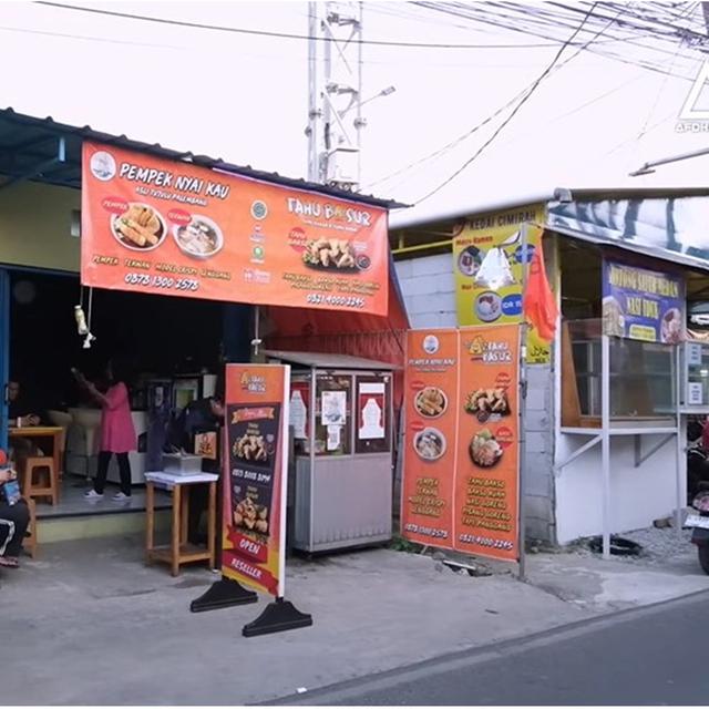 Dulu langganan serial kolosal kini jadi penjual tahu bakso, intip 6 potret warung milik Aris Kurniawan