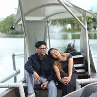 7 Pasangan Zodiak yang Suka Menularkan Energi Positif Satu Sama Lain./Copyright Fimela/Adrian Putra
&nbsp;