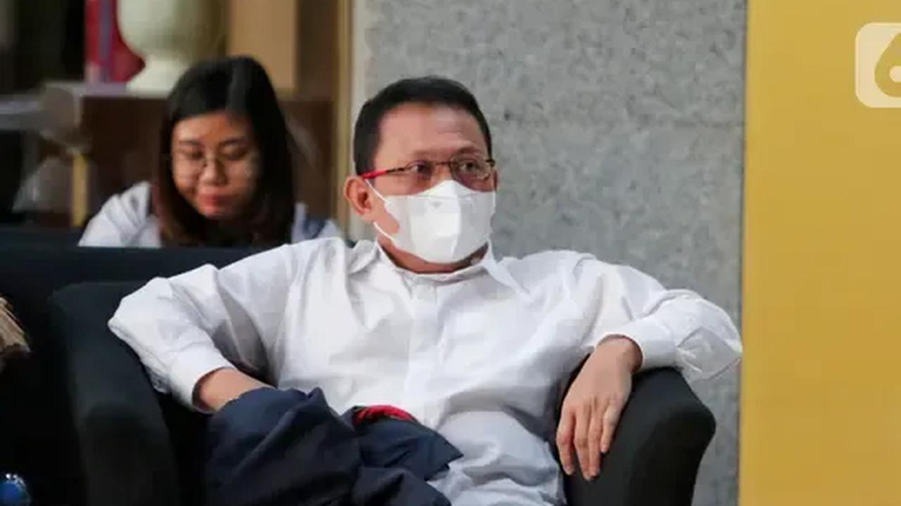Kemudian yang kedua yakni surat KMA tertanggal 13 Juli 2023 Nomor: 127/KMA/Kp.04.5/7/2023 perihal Penunjukan Pejabat Pelaksana Tugas Sekretaris MA RI.