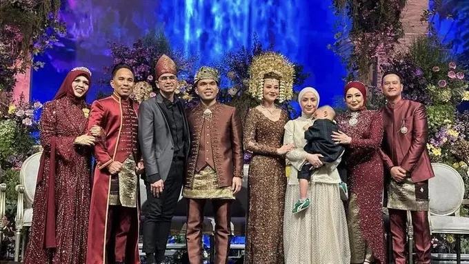 Padu padan Publik Figure Kenakan Kerudung saat Hadir Pernikahan Aaliyah Massaid dan Thariq Halilintar