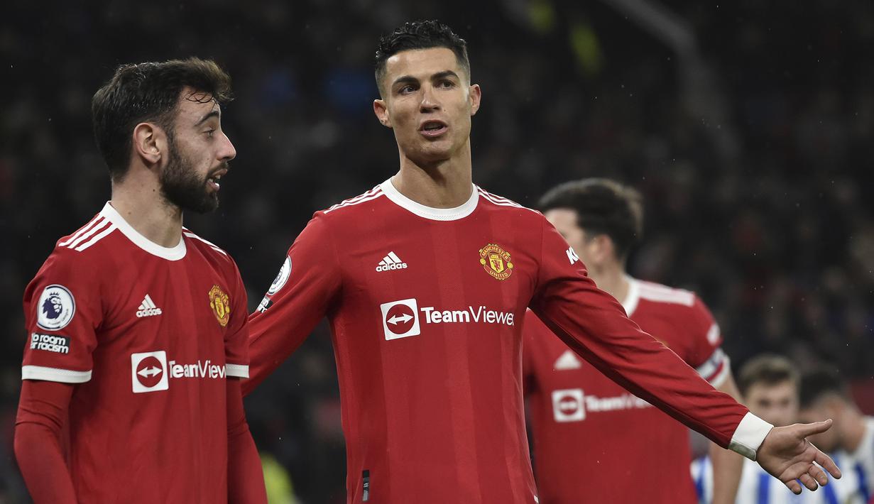 Unggul jumlah pemain membuat Manchester United semakin beringas. Ronaldo dan Fernandes terlihat padu dan saling bahu membahu dalam menciptakan peluang. Hanya saja, Sanchez bermain dengan sangat apik di bawah mistar gawang Brighton.