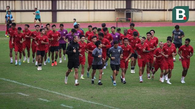 Latihan Timnas Indonesia Senior dan Timnas Indonesia U-20