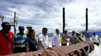 PT Freeport Indonesia (PTFI) menyerahkan dua totem Kamoro dari tanah Papua. Pemberian ini dalam rangka berpartisipasi dan mendukung dibangunnya “Taman Totem Dunia”. Dok Freeport