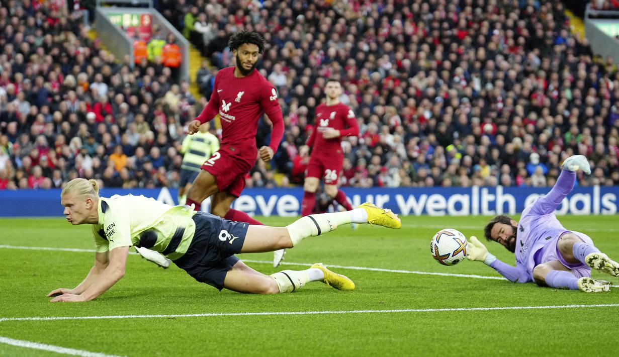 Bermain sebagai starter, ia tampak kesulitan membongkar pertahanan Liverpool. (AP/Jon Super)