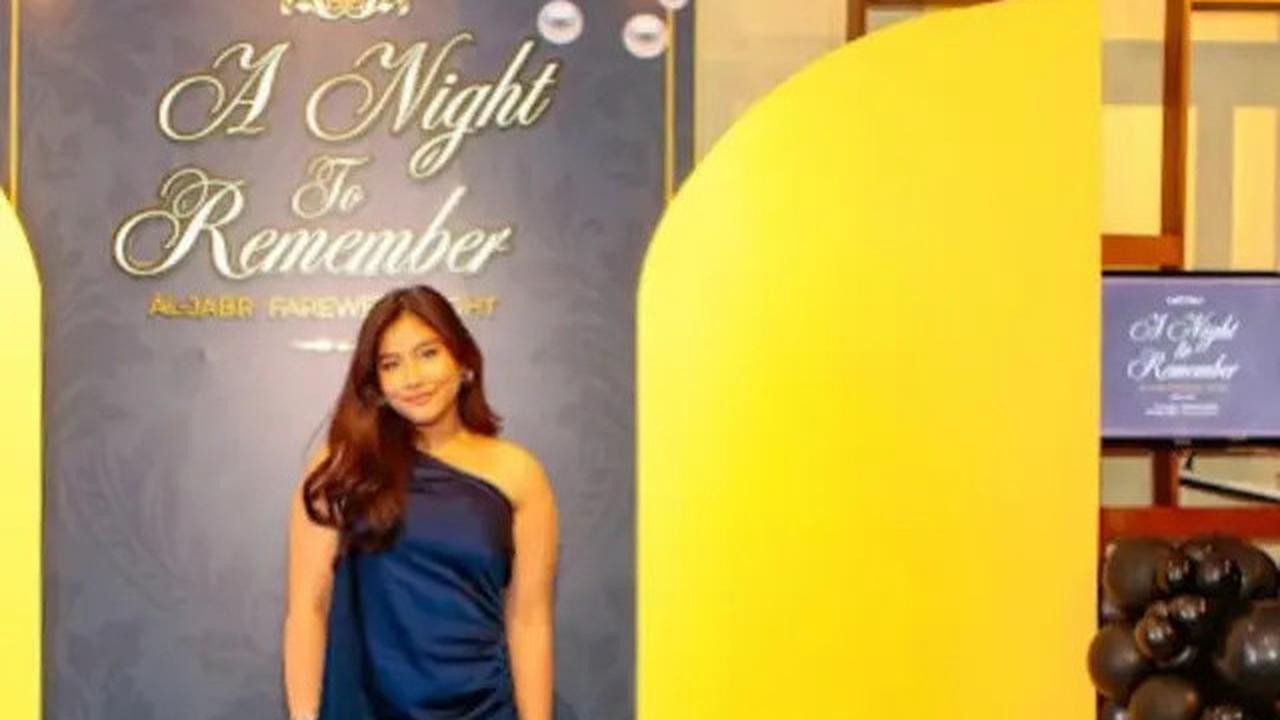 Model Dress Cantik Anak Meisya Siregar di Malam Perpisahan Sekolah, Anggun dengan Busana Biru