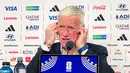 FIFA menyediakan layanan interpreter secara langsung selama konferensi pers berlangsung menggunakan tiga bahasa utama, yaitu Inggris, Spanyol, dan Prancis. (Bola.com/Hery Kurniawan/Adv/Powerade)