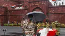 Petugas keamanan berjaga-jaga selama gladi bersih lengkap untuk perayaan Hari Kemerdekaan ke-74 India di Benteng Merah di New Delhi (13/8/2020). India merayakan hari jadi kemerdekaannya dari penjajahan Inggris pada 15 Agustus. (AFP Photo/Prakash Singh)