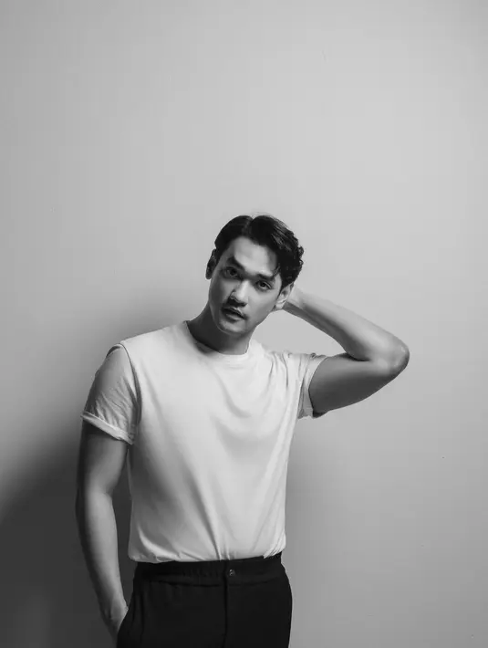 Seperti inilah salah satu potret Afgan bernuansa hitam putih di hari ulang tahun [Instagram/afgan__]