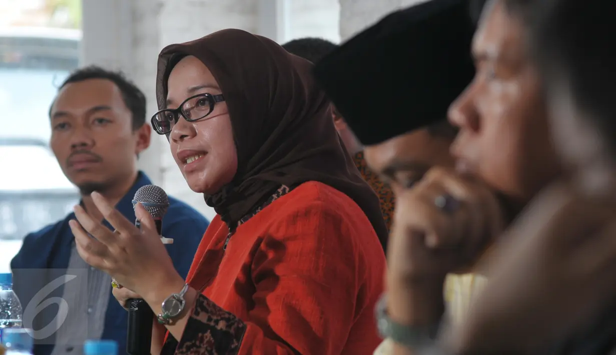 Suasana dialog Pansus Freeport dan Skandal Penguasaan SDA oleh Asing di kawasan Tebet, Jakarta, Minggu (20/12/2015). Keberadaan Pansus Freeport dibutuhkan untuk membongkar kebobrokan kontrak karya Freeport. (Liputan6.com/Faisal R Syam)