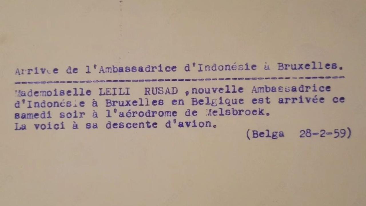 Foto tersebut diambil ketika Laili baru turun dari pesawat yang membawanya ke Belgia. Hal ini lantaran Laili hendak menjabat sebagai Duta Besar Indonesia untuk Belgia dan Luksemburg pada tahun 1959-1964.  <br>