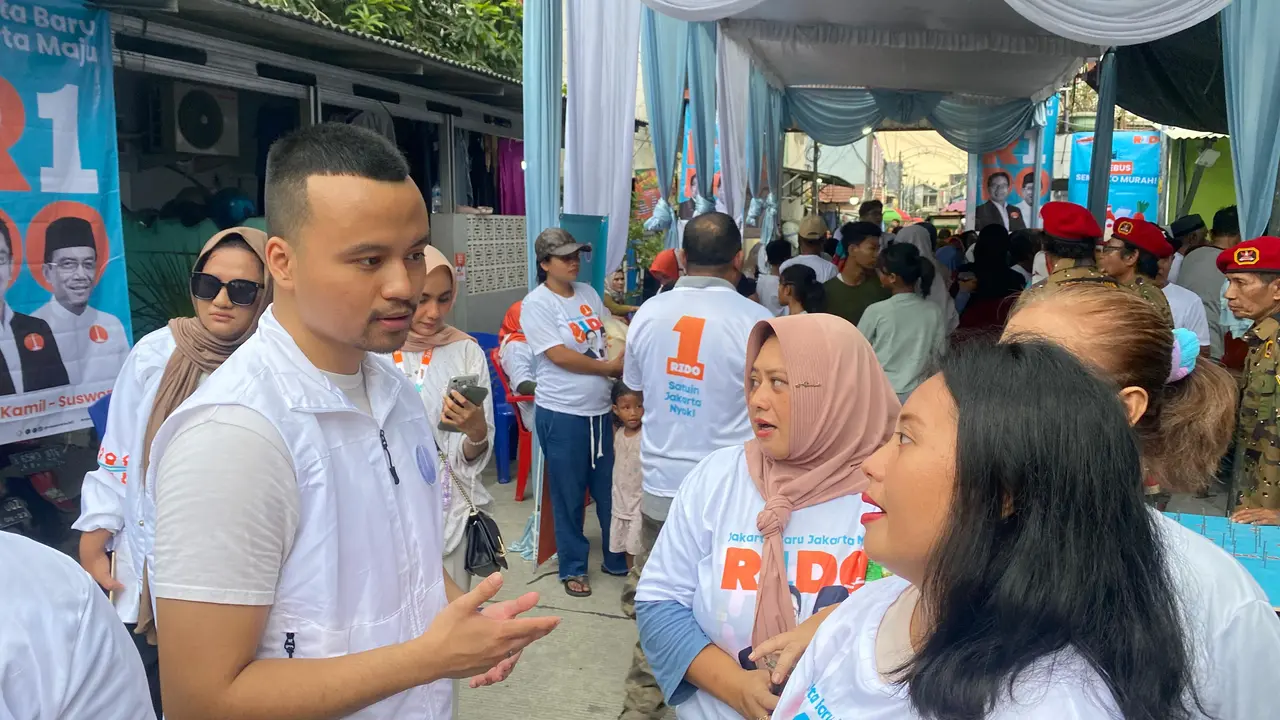Jakarta Garda Utama Ridwan Kamil atau JaguaRK yang berkolaborasi dengan Reimajinasi, menggelar kegiatan kampanye kreatif untuk pasangan Ridwan Kamil-Suswono (RIDO) di kawasan Jampea Lorong, Koja, Jakarta Utara, Selasa (5/11) (Istimewa)