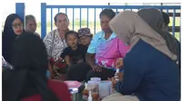 Jurus Mama-Mama Papua Sulap Biji Pala Jadi Hand Sanitizer