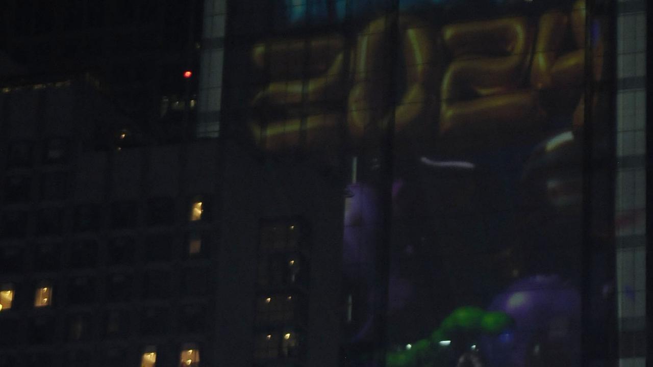 Acara itu digelar di Bundaran HI yang menjadi pusat perayaan malam pergantian Tahun Baru 2024 yang dipenuhi warga.<br>