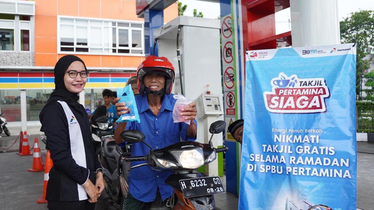 Pertamina Patra Niaga secara serentak mengadakan program berbagi takjil di 1.039 Stasiun Pengisian Bahan Bakar Umum (SPBU) di seluruh Indonesia.