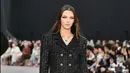 Koleksi Ini adalah salah satu koleksi terakhir yang akan dipamerkan Chanel, menjelang debut yang sangat dinantikan dari Direktur Kreatif baru Matthieu Blazy pada musim gugur ini. [Foto: Chanel.dok]