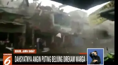 Ratusan warga dari empat kelurahan yang rumahnya hancur, kini mengungsi di sejumlah masjid.