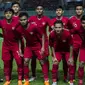 Para pemain Timnas Indonesia foto bersama sebelum melawan Thailand pada laga PSSI 88th U-19 di Stadion Pakansari, Jawa Barat, Minggu (23/9/2018). Kedua negara bermain imbang 2-2. (Bola.com/Vitalis Yogi Trisna)