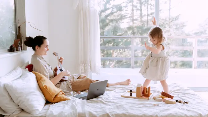 Bermain bersama anak