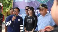 Karenina Sunny bersama dengan Ketua Umum SCI Ifan Kesuma dan Bupati Kepulauan Seribu Husein Murad