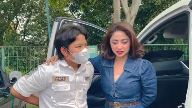 6 Potret Transformasi Dewi Perssik dan Anak Angkatnya, Penuh Kasih Sayang