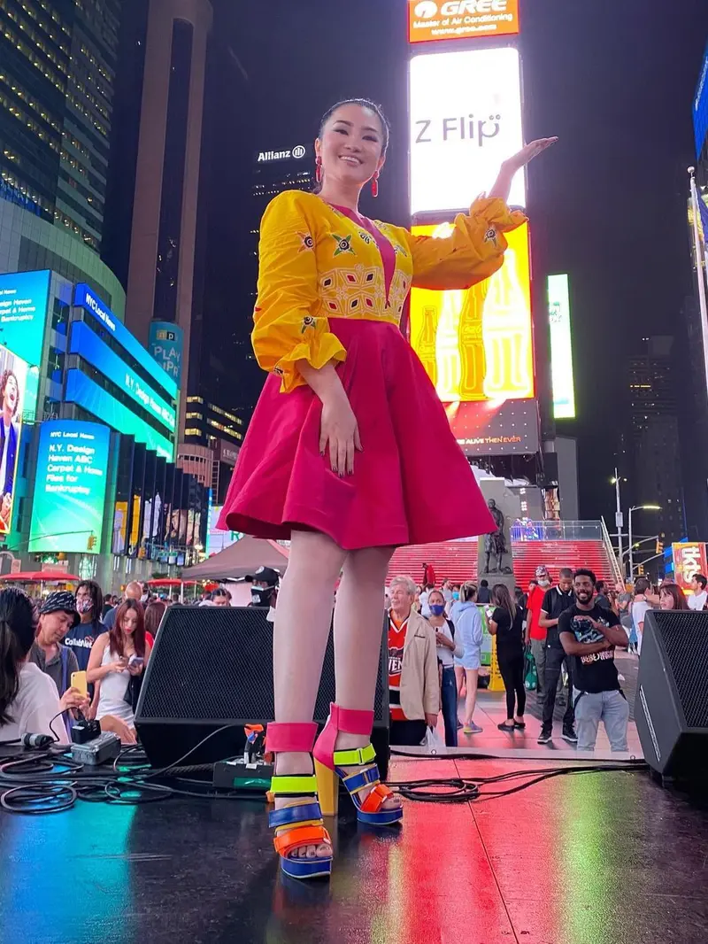 Fitri Carlina Bawa Dangdut Melantun di Times Square New York City. (instagram.com/fitricarlina)