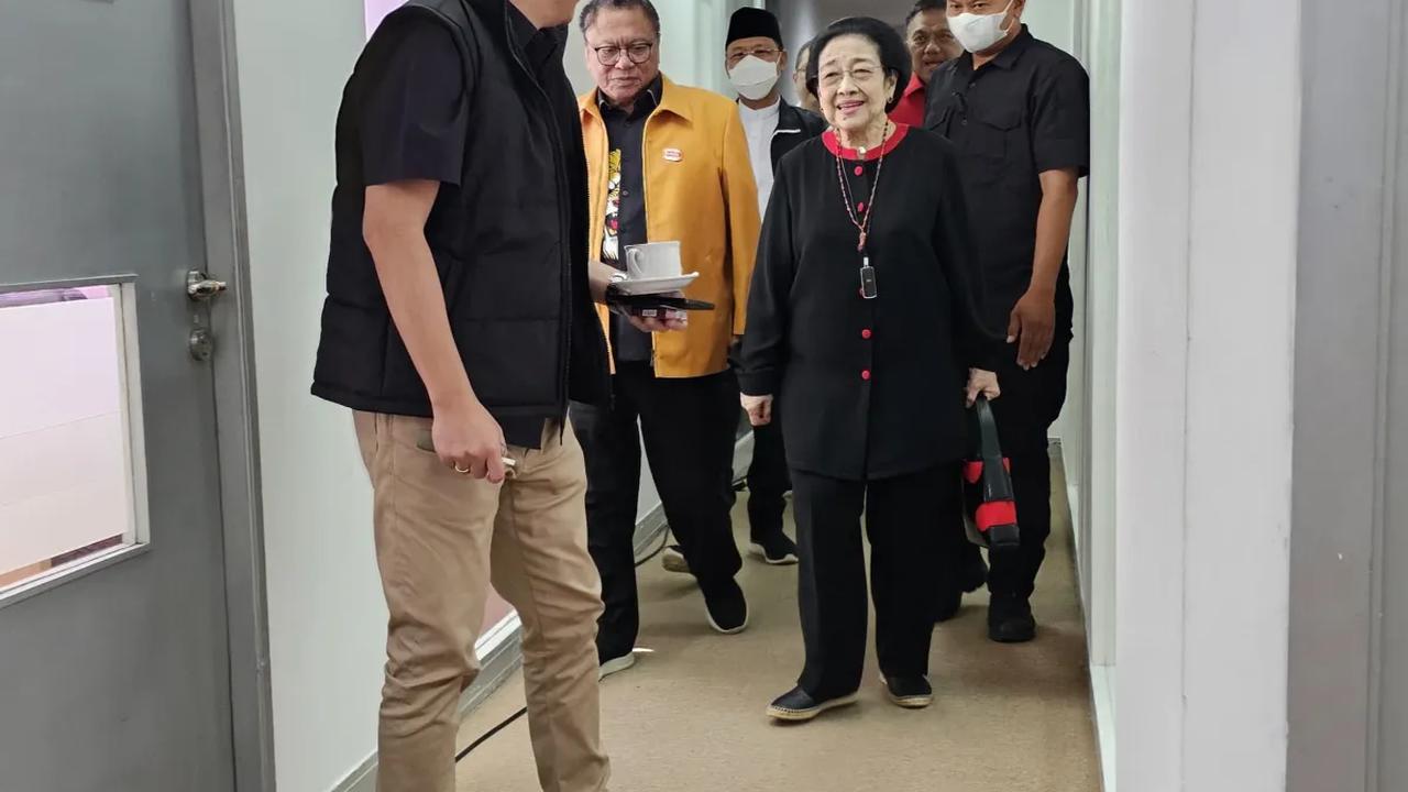 Menurut Nusron, ucapan itu bentuk kegelisahan dari Megawati. Meski begitu Nusron tetap menghormati Mega sebagai tokoh bangsa anak Proklamator Soekarno.