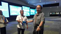 PT Angkasa Pura II (Persero) membagikan ribuan boks berisi menu takjil di Bandara Soekarno Hatta. Liputan6.com/Pramita