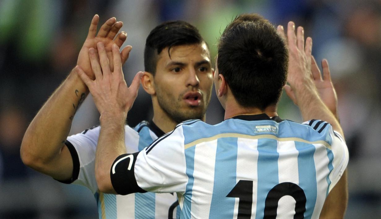 Sergio Aguero ikut menjadi partner bagi Messi di tiga edisi Piala Dunia yakni 2010,2014, dan 2018. Namun Aguero kerap duduk dibangku cadangan dan menjadi pemain pelapis. Dalam 12 laga yang dilakoni bersama La Pulga, Aguero turut berkontribusi dengan membukukan dua gol dan satu assist. (AFP/Alejandro Pagni)