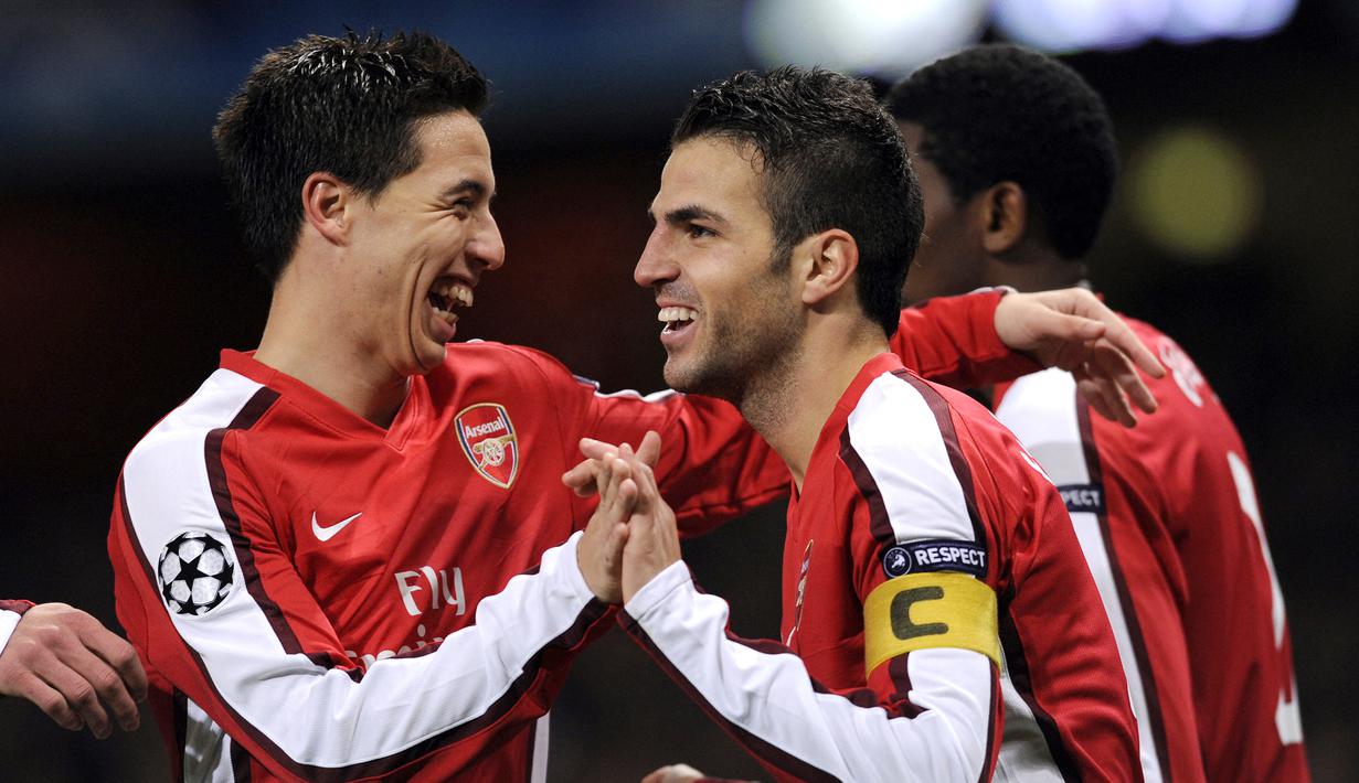 Cesc Fabregas. Gelandang Spanyol yang didatangkan Arsenal dari Akademi Barcelona pada awal musim 2003/2004 ini mulai menjabat kapten Arsenal di pertengahan musim 2008/2009 menggantikan William Gallas. Total 8 musim ia tampil 303 laga dengan torehan 57 gol dan 96 assist. (AFP/Adrian Dennis)