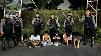 Tim Perintis Presisi Polres Metro Depok mengamankan sejumlah remaja akan tawuran membawa molotov di Kelurahan Pasir Putih, Kecamatan Sawangan, Kota Depok (Istimewa)