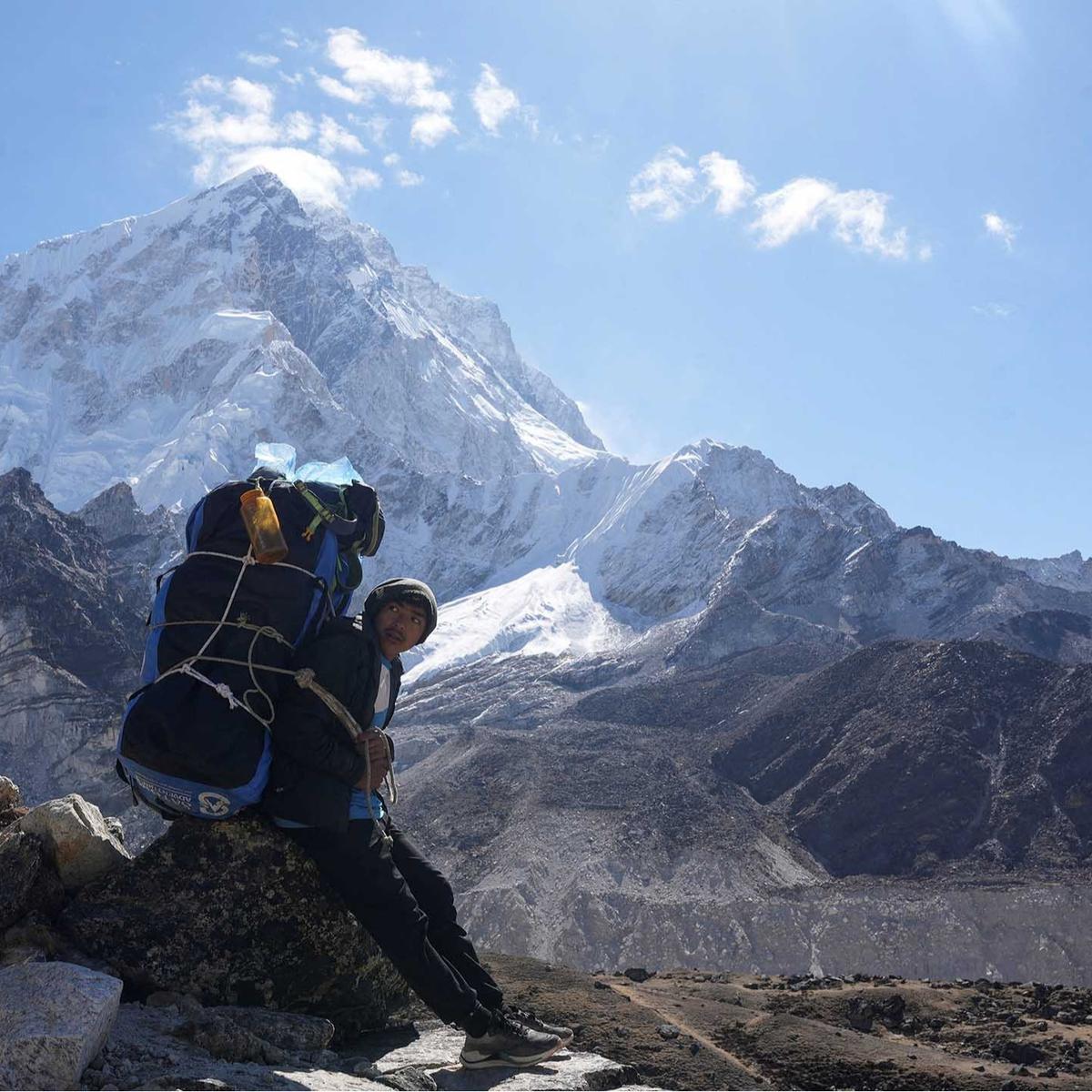 FOTO: Keindahan Alam Himalaya Menuju Basecamp Gunung Everest