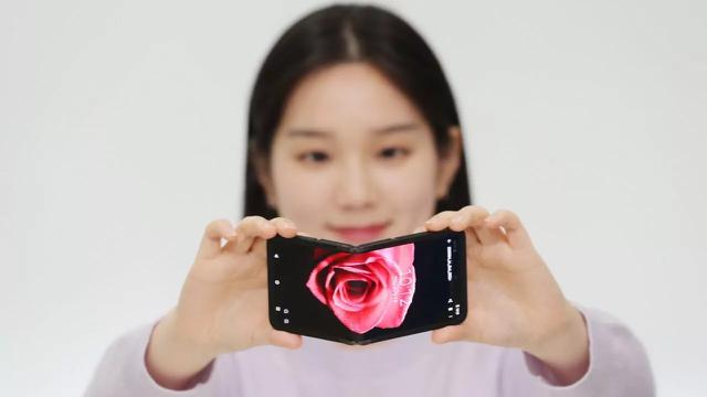 Samsung Ungkap Teknologi HP Android Layar Lipat di CES 2024