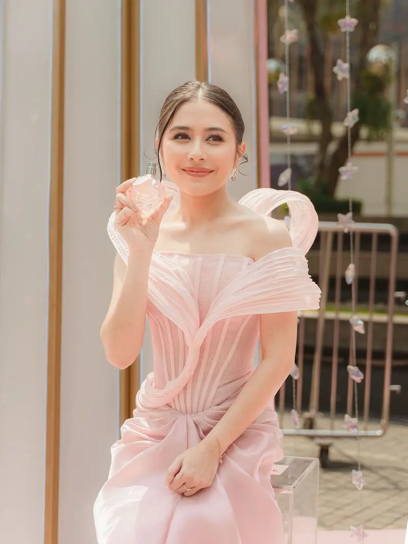 6 Gaya Prilly Latuconsina Kenakan Dress Pink, Stunning bak Princess dari Negeri Dongeng