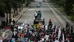 Massa yang tergabung dalam Forum Pemuda Nasional (Forpenas) menggelar aksi kisruh freeport menuju Istana Negara, Jakarta (16/12). Dalam aksinya meminta DPR jangan melanggar UU bahwa Sidang MKD harus tertutup sesuai dengan UU. (Liputan6.com/Faizal Fanani)
