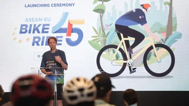 Duta Besar Uni Eropa (UE) untuk ASEAN Igor Driesmans dalam peresmian acara bersepeda Bike45Ride (13/8) di Jakarta.  (Dok: Delegasi UE untuk ASEAN)