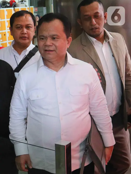 Selain itu, KPK juga memeriksa Ronny F Sompie terkait kasus dugaan perintangan pengusutan Harun Masiku dengan tersangka Sekretaris Jenderal PDI Perjuangan (PDIP) Hasto Kristiyanto. (Liputan6.com/Herman Zakharia)