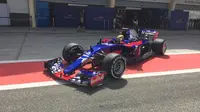 Sean Gelael menjajal mobil F1 milik Toro Rosso (Ist)