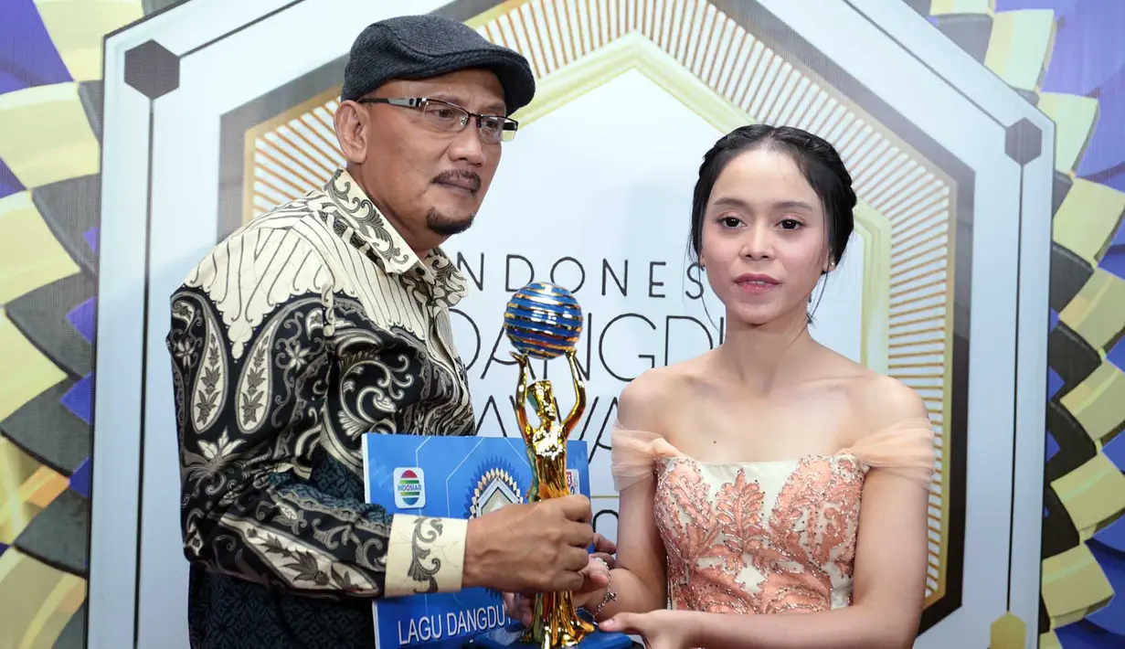 Ada lima nominasi seperti, "Egois" dinyanyikan Lesti DA, "Gerimis Melanda Hati" yang dibawakan Erie Suzan, "Goyah" yang dipopulerkan Rita Sugiarto, "Kamu Kamu Kamu" milik Ayu Ting Ting, dan "Terima Kasihku" dibawakan Fildan DA. (Deki Prayoga/Bintang.com)
