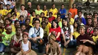 Ketua Umum Partai Solidaritas Indonesia (PSI) Kaesang Pangarep memberikan kiat kewirausahaan kepada anak-anak muda binaan Panti Asuhan Pondok Putri Kerahiman di Sentani, Jayapura, Papua. (Foto: Istimewa).
