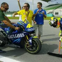Berbagai foto kocak tentang Valentino Rossi saat dia tinggal di Indonesia.