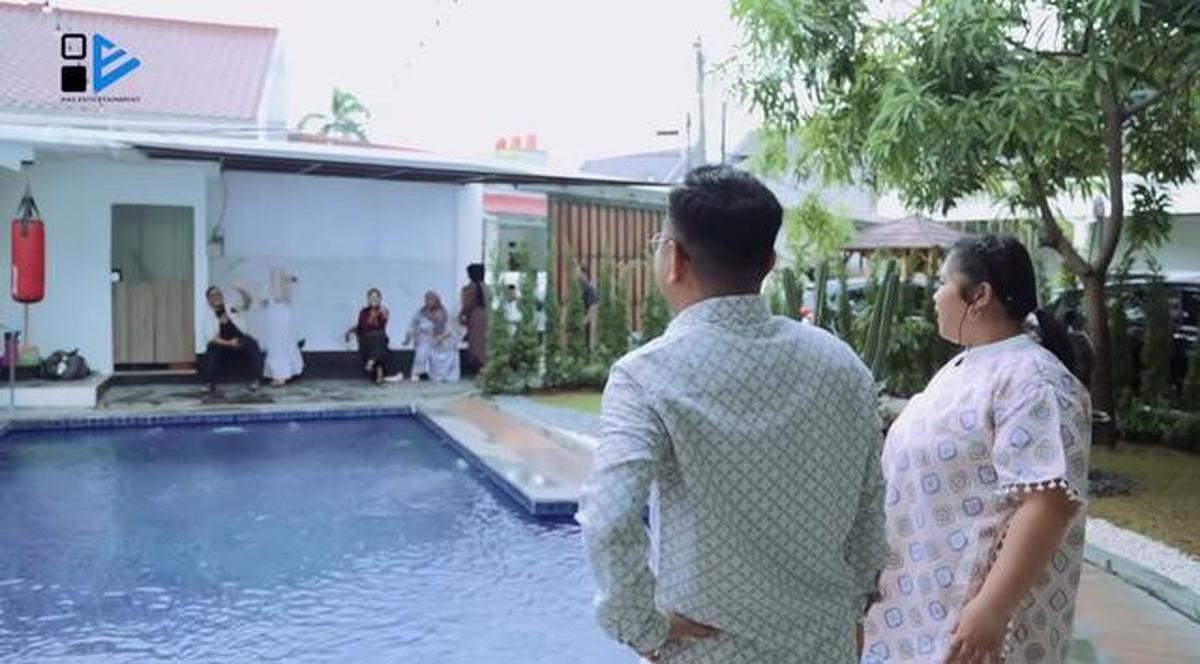 14 Potret Halaman Rumah Irish Bella dan Haldy Sabri, Estetik Bak Resort Pribadi