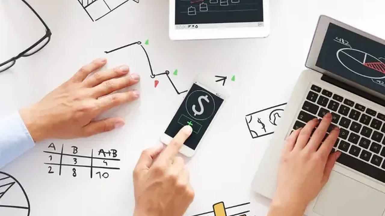 Sebagai seorang pebisnis, kita merupakan pemimpin yang akan mengomandoi keberhasilan bisnis yang kita jalani.