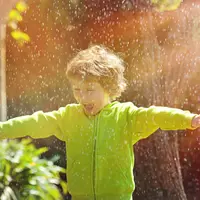 Hujan yang turun sudah sepatutnya kamu syukuri. (Foto: huffpost.com)