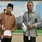 Ketua BPK Harry Azhar Azis (kedua kiri) dan Ketua KPK Agus Rahardjo saat memberikan konferensi pers di kantor BPK, Jakarta, Senin (20/6). KPK dan BPK akhirnya menghasilkan beberapa kesepakatan terkait kasus RS Sumber Waras. (Liputan6.com/Johan Tallo)