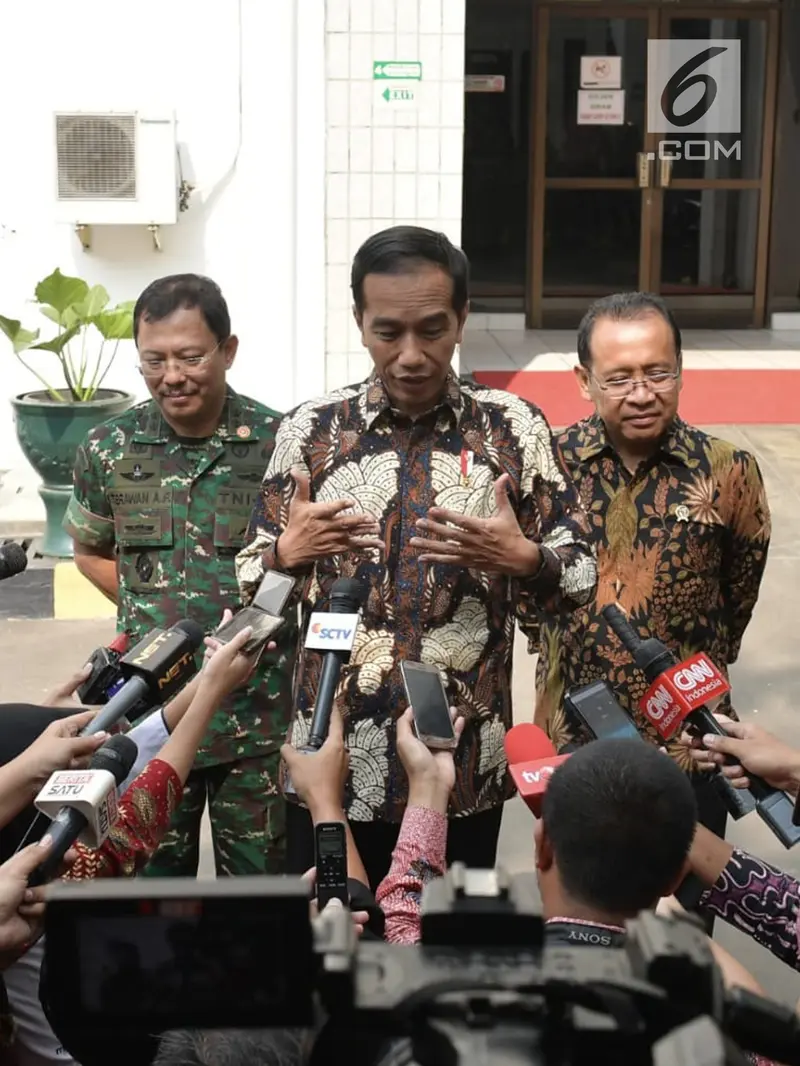 Presiden Jokowi Jenguk Habibie di RSPAD