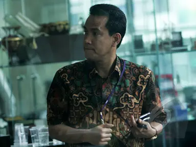 Pakar Hukum Tata Negara, Reflly Harun menyambangi Kantor Komisi Pemberantasan Korupsi (KPK), Jakarta, selasa (17/2/2015). (Liputan6.com/Faisal R Syam)